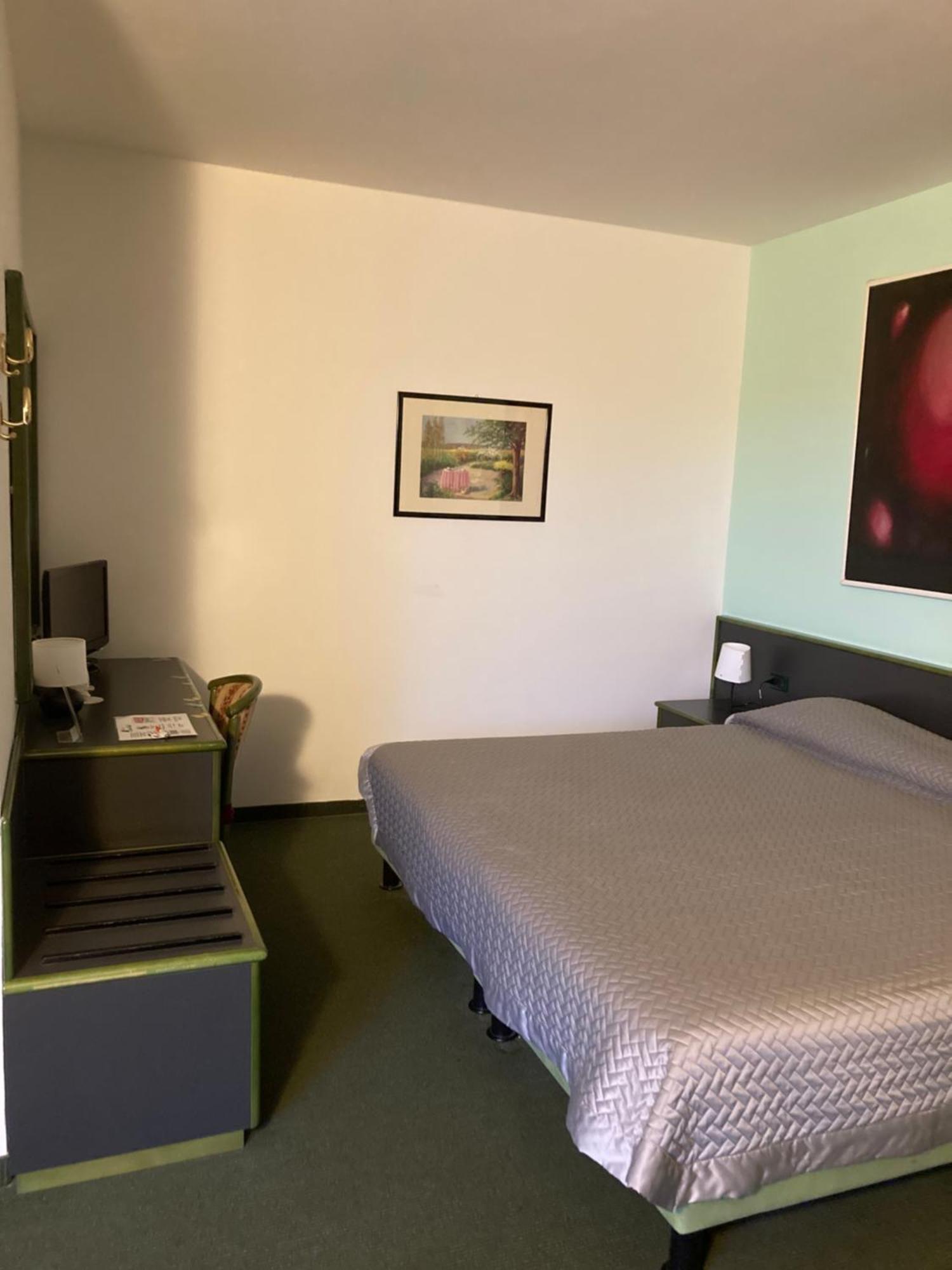 Green Hotel Poviglio  Ngoại thất bức ảnh