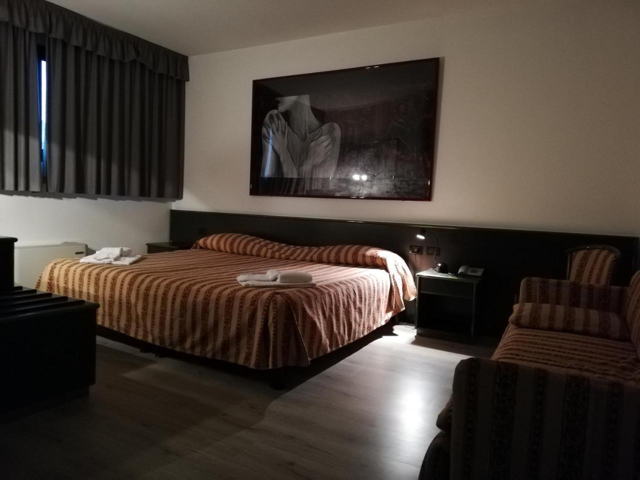 Green Hotel Poviglio  Ngoại thất bức ảnh